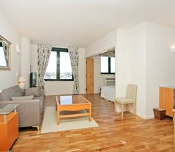 642 Point West, SW7