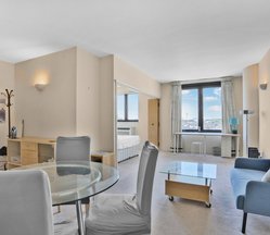 647 Point West, SW7