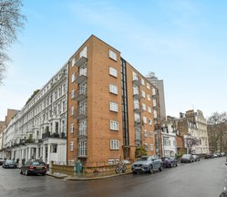 15, 65 Courtfield Gardens, SW5