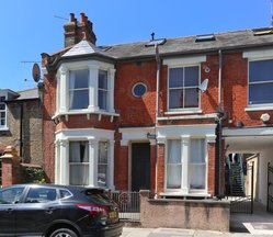 B, 1 Stronsa Road, W12