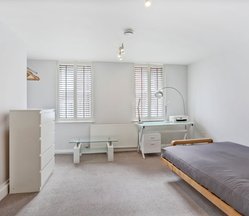 2ff, 19 Carlisle Street, W1D