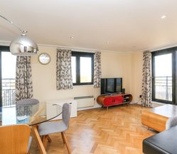 808 Point West, SW7