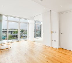 150 Hepworth Court, SW1W