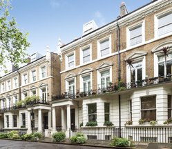 2, 153 Holland Park Avenue, W11