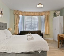B2, 11 Castletown Road, W14