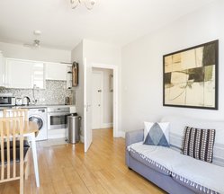 E, 11 Castletown Road, W14
