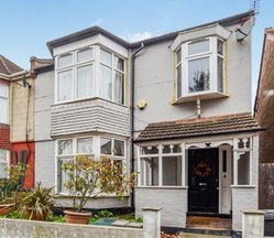 Flat 2, 43 Strathearn Road, SW19